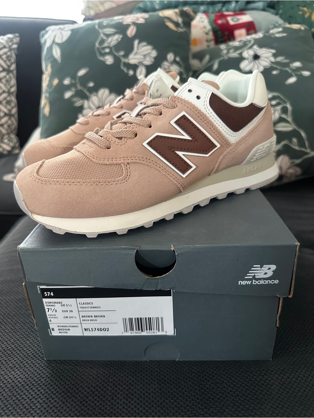 NWB: New Balance Beige and Brown 574 Retro Runner Sneakers WMS size 7.5 - Picture 2 of 7